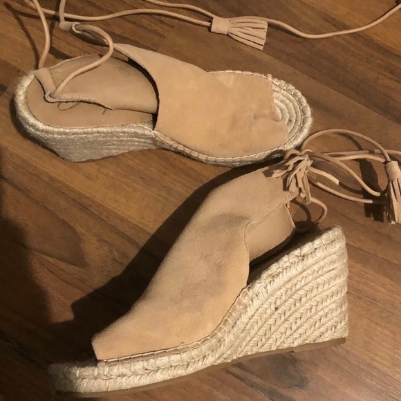 Betty's Women Tan Wedges US 6 - Picture 1 of 8